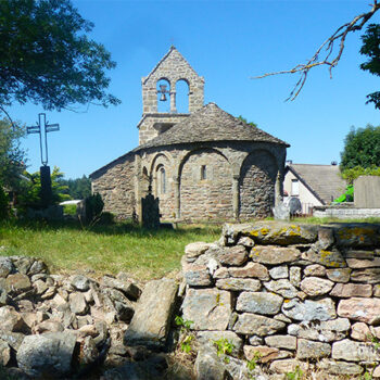 Église du Puy-Laurent vue de derrière.